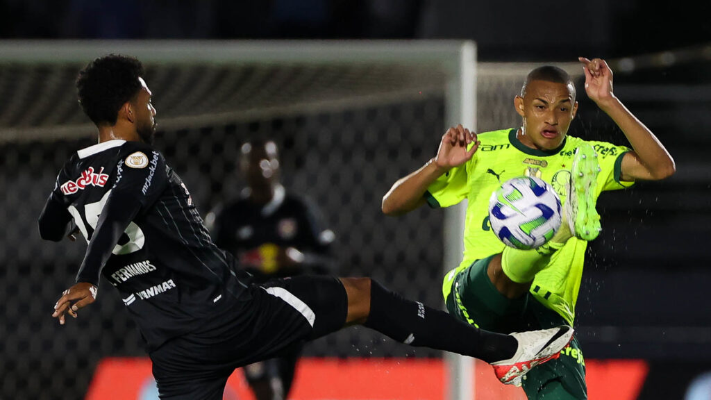 Palmeiras vence Bragantino no Paulista e faz nona final com Abel